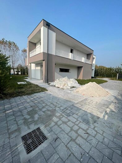 Casa con 5 locali in vendita in Via San Lorenzo, Abano Terme