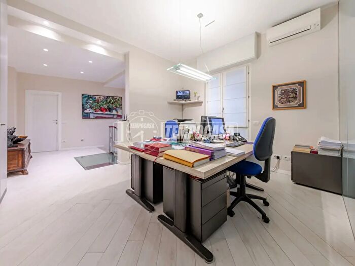 Appartamento con 6 locali in vendita in Via Macedonio Melloni, Milano