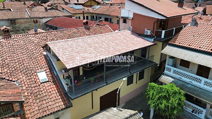 Casa con 6 locali in vendita in Vicolo Usseglio, Rivarossa