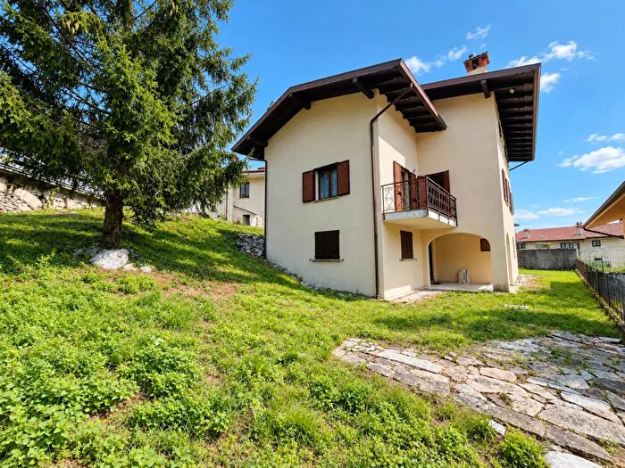 Casa con 5 locali in vendita in Via Monteaperta, Taipana