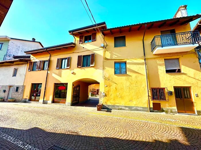 Appartamento trilocale in vendita in Via Martiri della Liberta, Robassomero