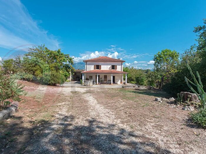 Casa con 8 locali in vendita in Contrada Fontana Merola, Pontecorvo