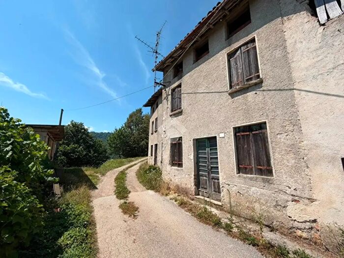 Casa quadrilocale in vendita in Contrada Feltrin, Torrebelvicino