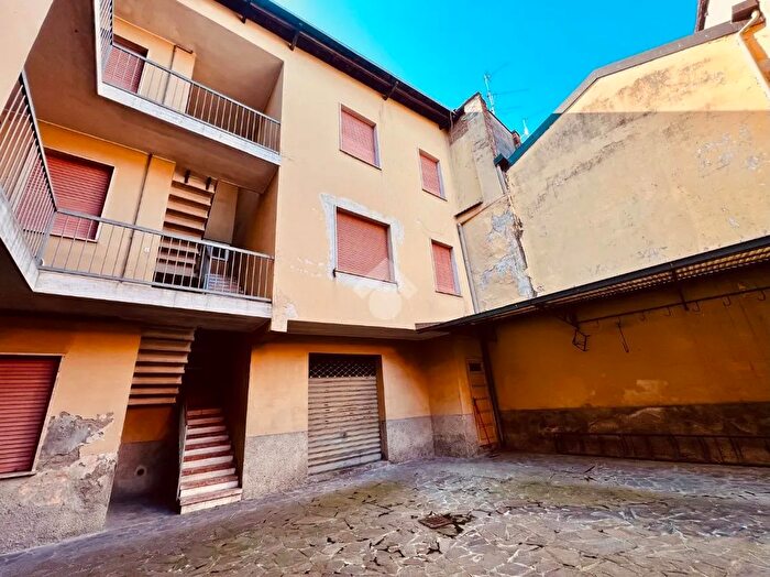 Casa con 8 locali in vendita in Vicolo del Bastone, Caravaggio