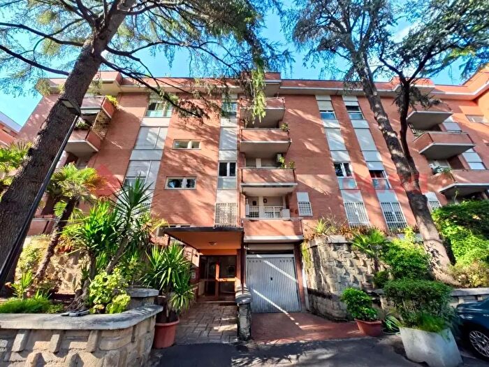 Appartamento con 5 locali in vendita in Via Chiusi, Roma