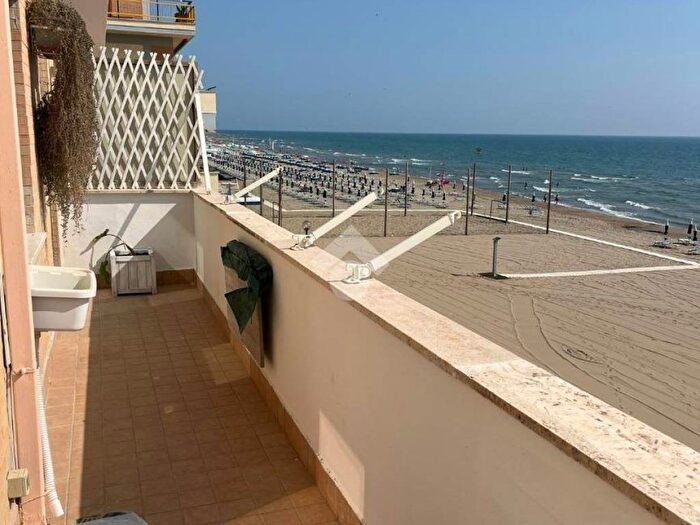 Appartamento trilocale in affitto in Lungomare enea, Lavinio Mare, Anzio