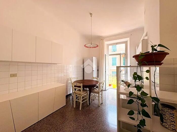Appartamento trilocale in vendita in Via Giuseppe Verdi, Savona