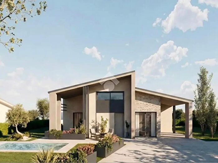 Casa quadrilocale in vendita in Str Chiaviche, Parma