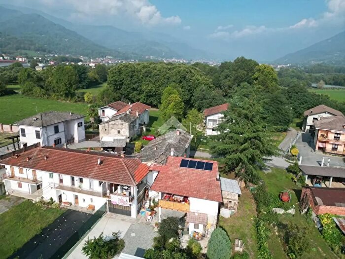 Casa quadrilocale in vendita in Via Carpenetti, Gambasca
