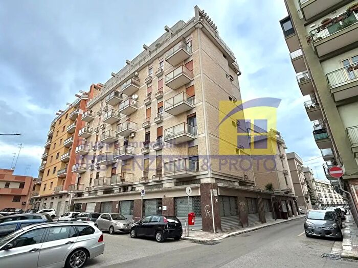 Appartamento quadrilocale in vendita in Via Imperatore Costantino, Brindisi