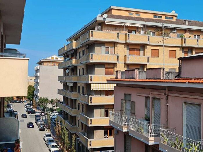 Appartamento con 5 locali in affitto in Via Venezia Lungofiume Paolucci, Pescara