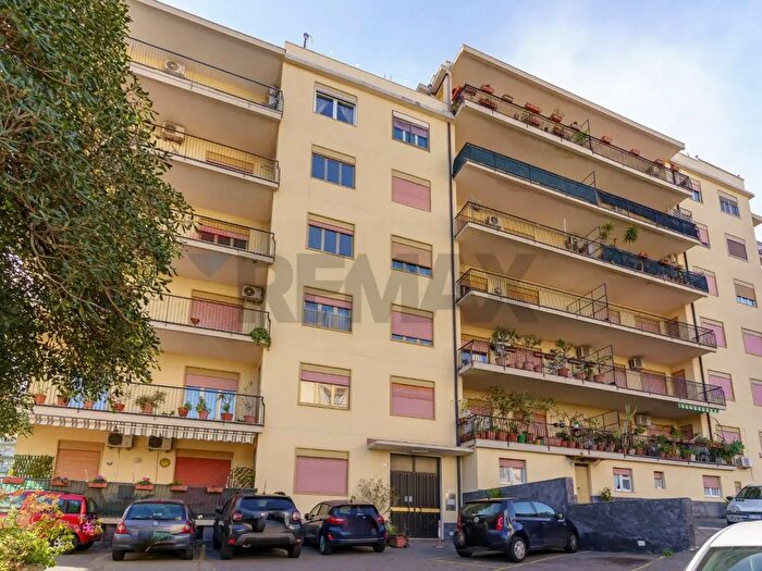 Appartamento con 6 locali in vendita in Via Carnazza, Tremestieri Etneo