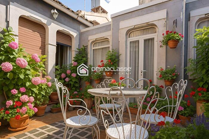 Casa con 8 locali in vendita in Modica