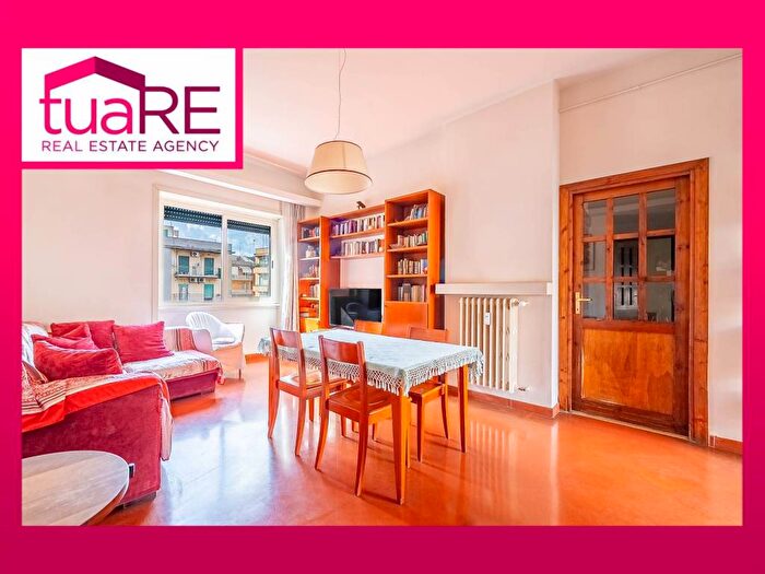 Appartamento con 5 locali in vendita in Via Costantino, Garbatella, Roma