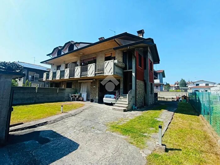 Casa quadrilocale in vendita in Via Olimpia, Caravaggio