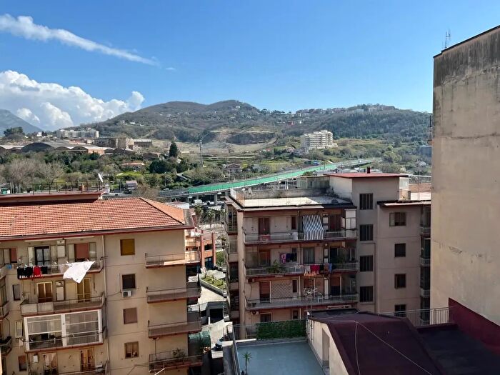 Appartamento con 8 locali in vendita in Via Calata San Vito, Salerno