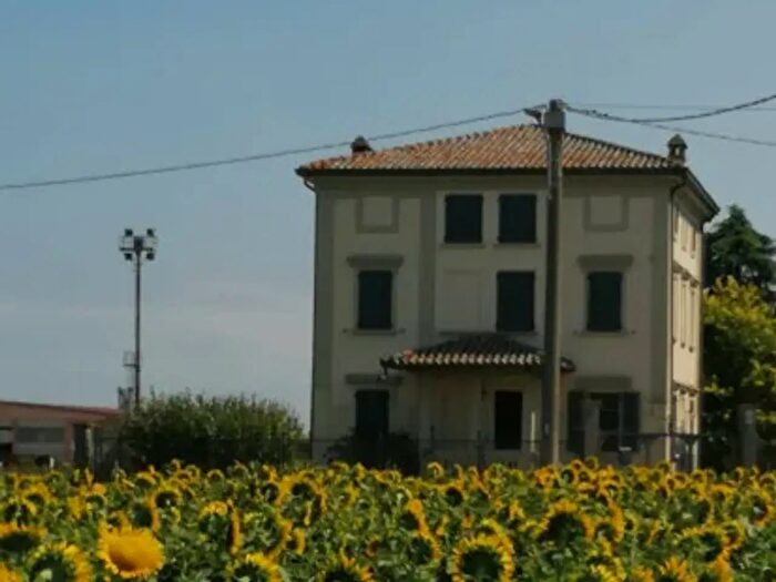 Casa con 6 locali in vendita in Strada Provinciale Padana Inferiore, Broni