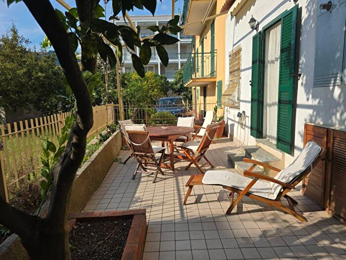 Appartamento monolocale in affitto in Via dei Conti Vacca, Centro, Finale Ligure