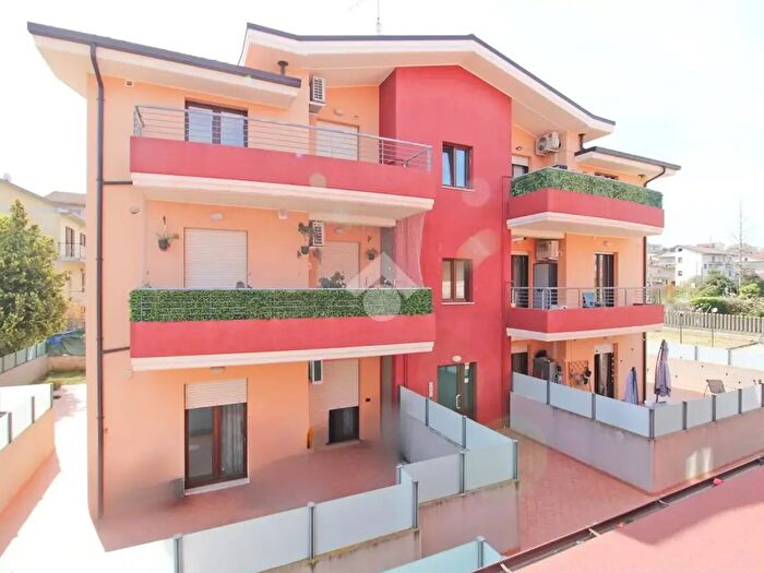 Appartamento trilocale in vendita in Via Dante, Cappelle Sul Tavo