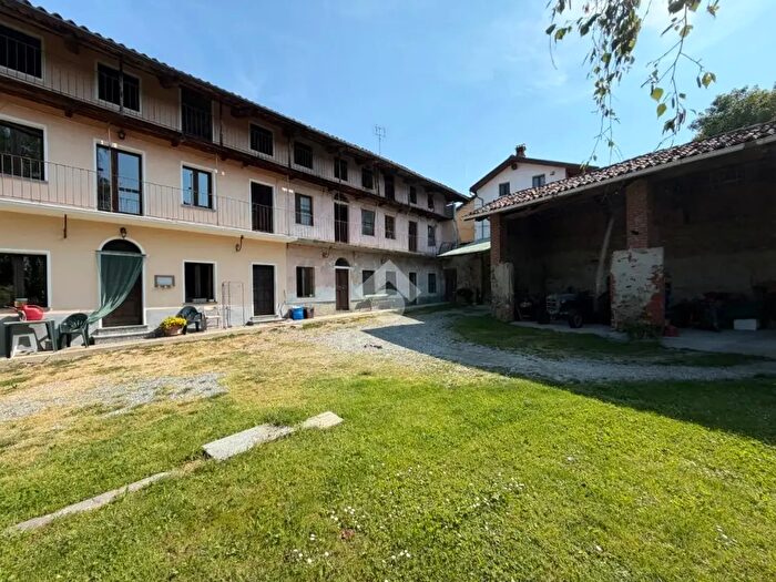 Casa con 5 locali in vendita in Via Pioglio, Roppolo