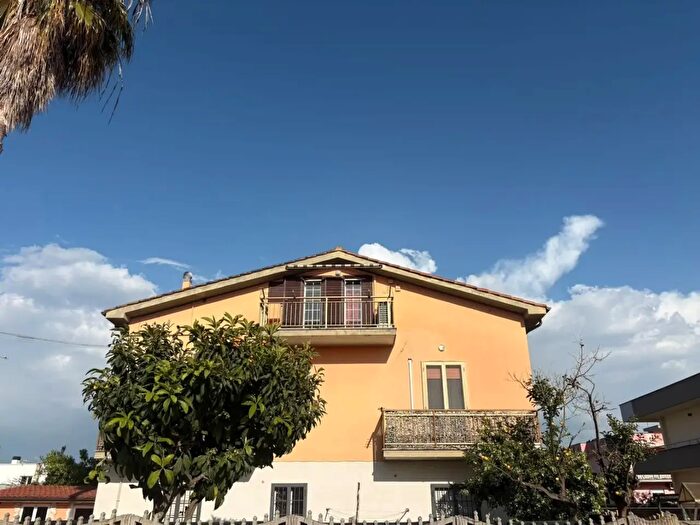 Appartamento trilocale in vendita in Via Siracusa, Aprilia