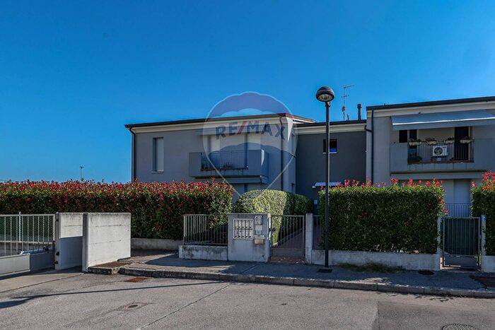 Appartamento trilocale in vendita in Via William George Barker, Gazzo Padovano