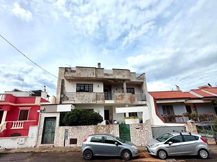 Casa con 7 locali in vendita in Via Martin Luther King, Sannicola
