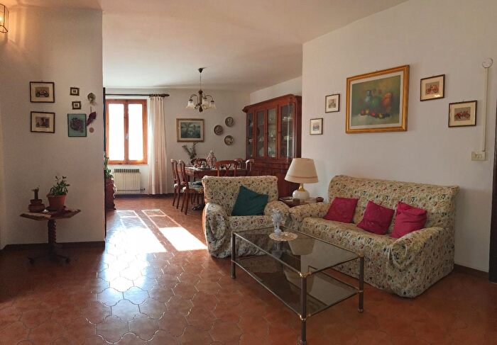 Appartamento con 5 locali in vendita in Asciano