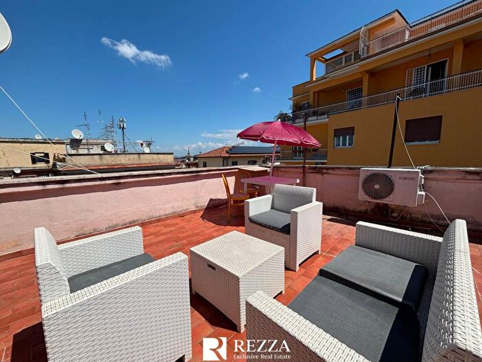 Appartamento bilocale in affitto in Salita di Monte del Gallo, Gregorio VII Piccolomini, Roma