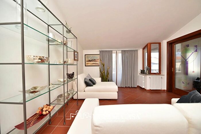 Appartamento con 6 locali in vendita in Via Lollove Nuoro, Nuoro