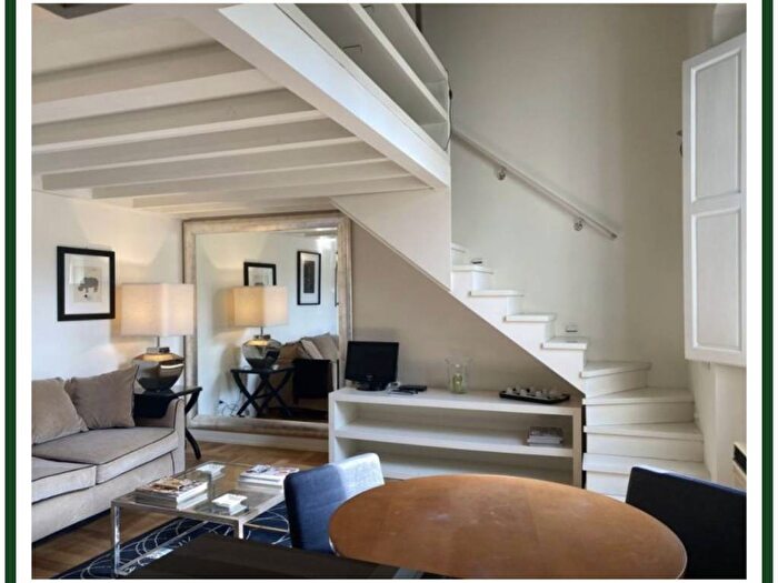 Appartamento trilocale in affitto in Via delle Belle Donne, Santa Maria Novella, Firenze