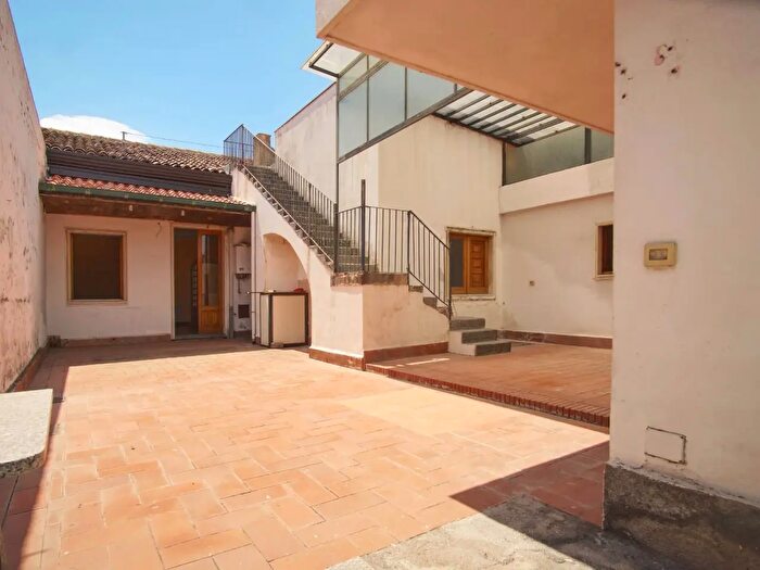 Casa con 7 locali in vendita in Via Luminaria, Giarre