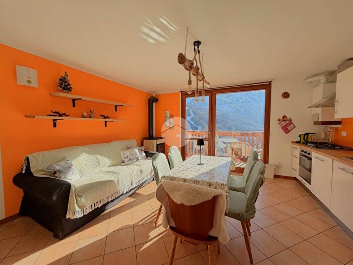 Appartamento trilocale in affitto in Via Cima Bleis, Vione