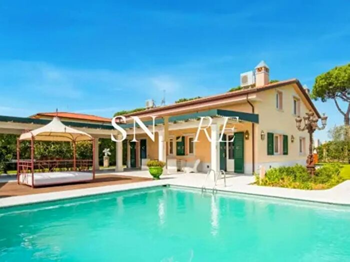 Casa con 6 locali in vendita in Via Vaiana, Pietrasanta