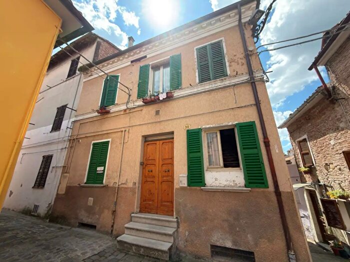 Appartamento con 7 locali in vendita in Via Nazzario Sauro, Fabriano