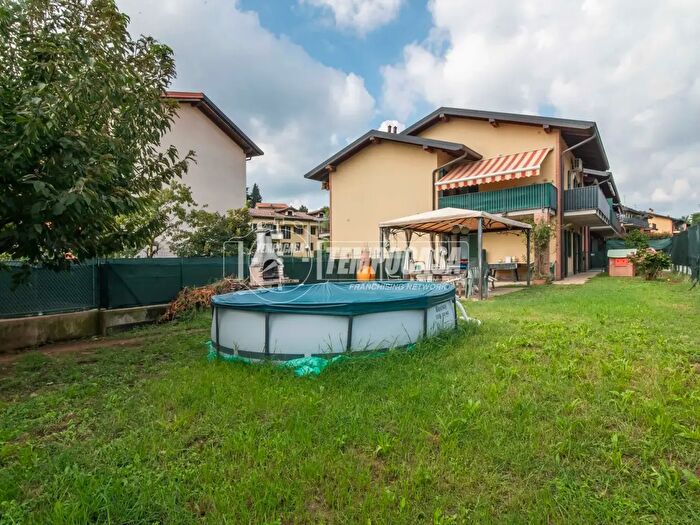 Appartamento trilocale in vendita in Via Colombo P, Appiano Gentile