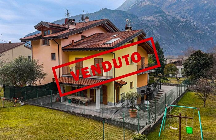 Casa quadrilocale in vendita in Via della Guardia, Novate Mezzola