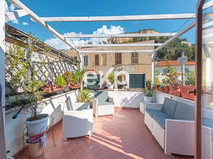 Appartamento con 7 locali in vendita in Via Foro Severiano, Terracina