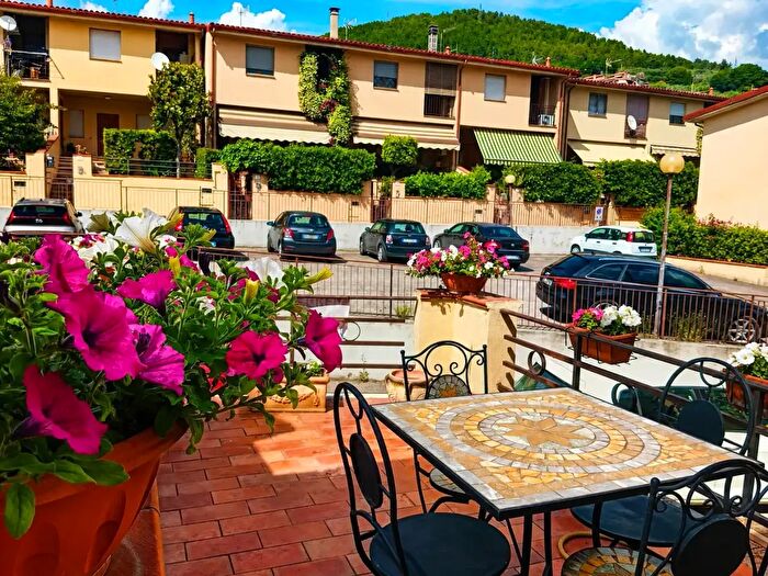 Casa con 8 locali in vendita in Strada della Val di Serra, Terni