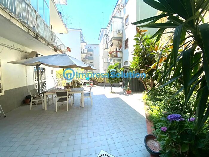Appartamento quadrilocale in vendita in Via Torquato Tasso, Napoli