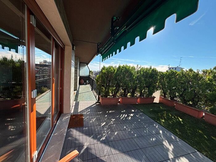 Casa con 6 locali in affitto in Dezza, Milano