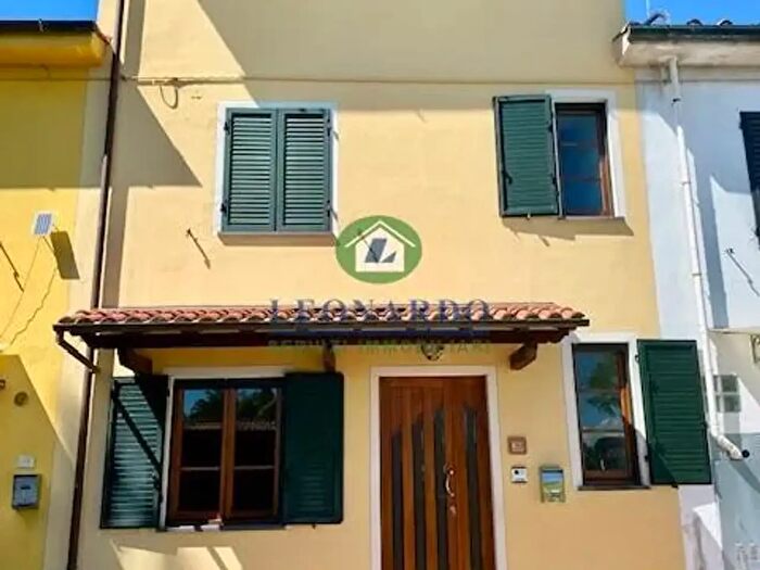 Casa con 7 locali in vendita in Massa E Cozzile