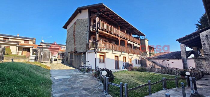 Casa con 6 locali in vendita in Strada Gabriella, Cumiana