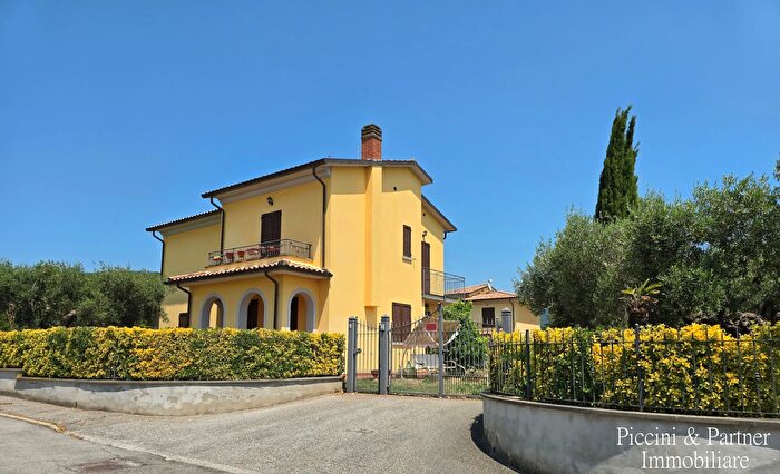 Casa con 13 locali in vendita in Via delle Vigne, Tuoro Sul Trasimeno