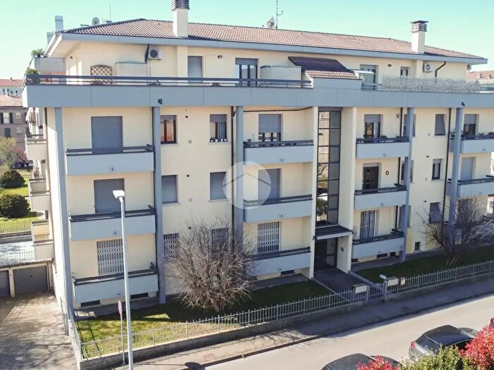 Appartamento quadrilocale in vendita in Via Cleofonte Campanini, Fidenza