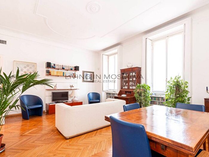 Appartamento quadrilocale in affitto in Via della Moscova, Turati, Milano