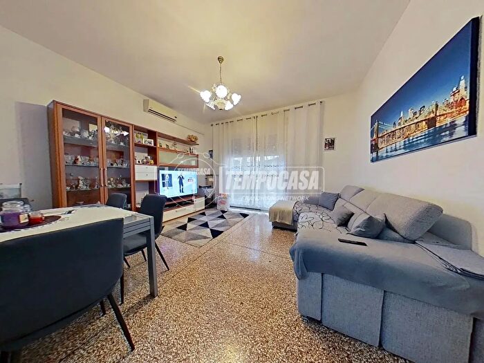 Appartamento trilocale in vendita in Via Battaglione Sette Comuni, Vicenza