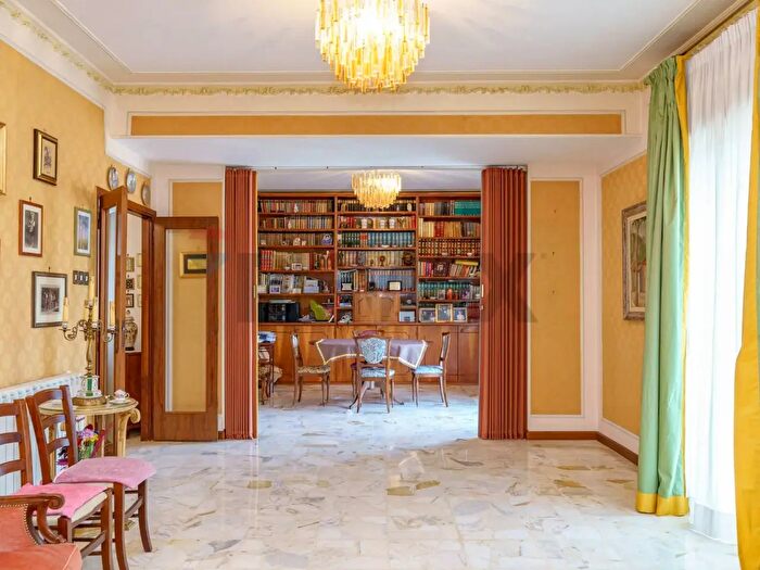 Appartamento con 7 locali in vendita in Via Garibaldi, Lentini