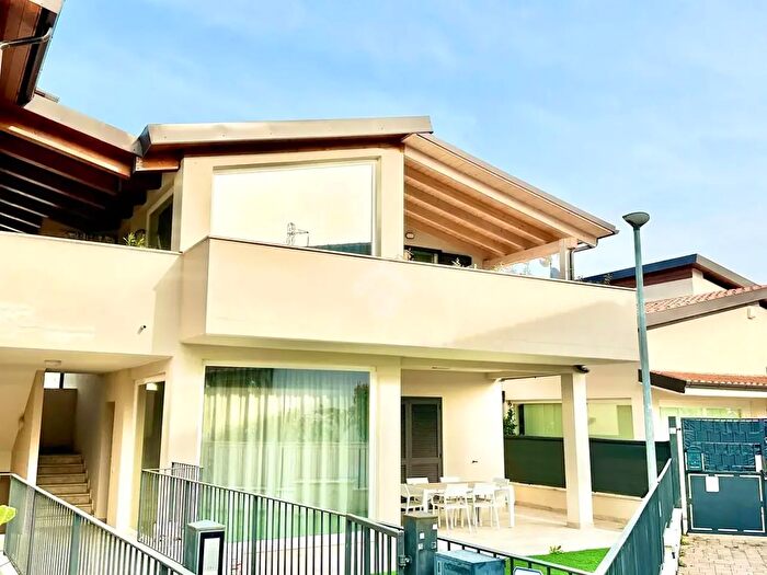 Casa quadrilocale in vendita in Frazione San Venanzo, Spoleto