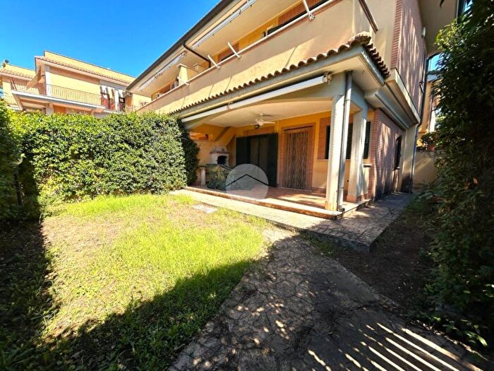 Casa quadrilocale in vendita in Via delle Begonie, Lido di Cincinnato Sirene, Anzio